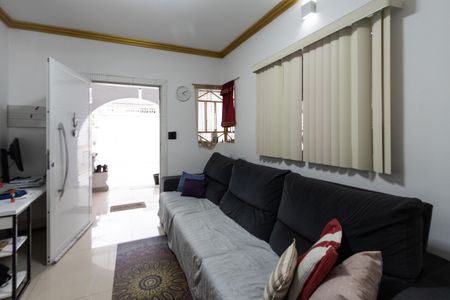 Casa à venda com 240m², 5 quartos e 6 vagas Casa à venda com 240m², 5 quartos e 6 vagasSala