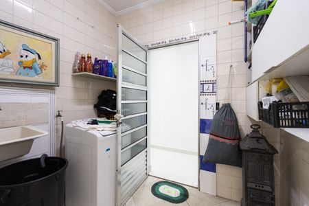 Casa à venda com 240m², 5 quartos e 6 vagas Casa à venda com 240m², 5 quartos e 6 vagasÁrea de Serviço