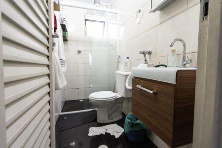 Casa à venda com 240m², 5 quartos e 6 vagas Casa à venda com 240m², 5 quartos e 6 vagasBanheiro da Suite 2