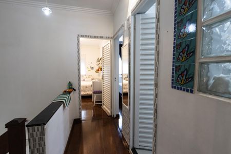 Casa à venda com 240m², 5 quartos e 6 vagas Casa à venda com 240m², 5 quartos e 6 vagasCorredor