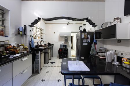 Casa à venda com 240m², 5 quartos e 6 vagas Casa à venda com 240m², 5 quartos e 6 vagasCozinha