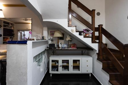 Casa à venda com 240m², 5 quartos e 6 vagas Casa à venda com 240m², 5 quartos e 6 vagasSala