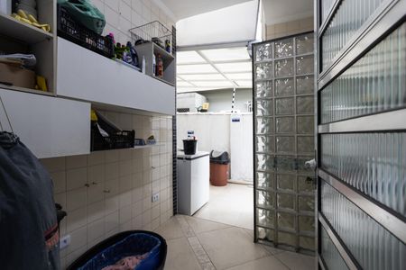 Casa à venda com 240m², 5 quartos e 6 vagas Casa à venda com 240m², 5 quartos e 6 vagasÁrea de Serviço