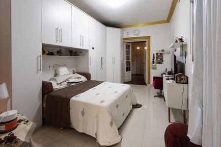 Casa à venda com 240m², 5 quartos e 6 vagas Casa à venda com 240m², 5 quartos e 6 vagasSuite