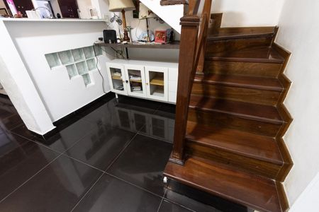 Casa à venda com 240m², 5 quartos e 6 vagas Casa à venda com 240m², 5 quartos e 6 vagasSala