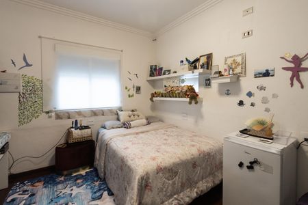 Casa à venda com 240m², 5 quartos e 6 vagas Casa à venda com 240m², 5 quartos e 6 vagasQuarto 2