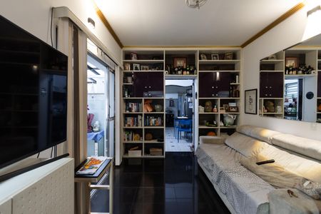 Casa à venda com 240m², 5 quartos e 6 vagas Casa à venda com 240m², 5 quartos e 6 vagasSala de TV