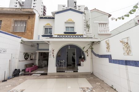 Casa à venda com 240m², 5 quartos e 6 vagas Casa à venda com 240m², 5 quartos e 6 vagasGaragem