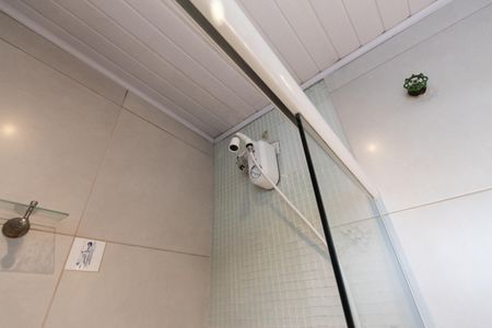 Casa à venda com 240m², 5 quartos e 6 vagas Casa à venda com 240m², 5 quartos e 6 vagasBanheiro da Suite