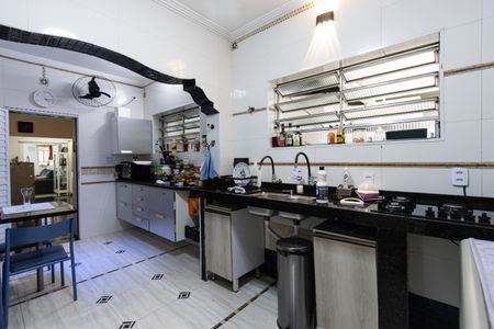 Casa à venda com 240m², 5 quartos e 6 vagas Casa à venda com 240m², 5 quartos e 6 vagasCozinha