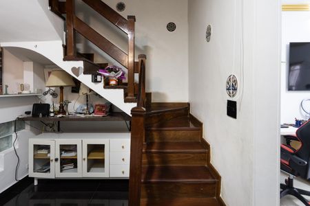 Casa à venda com 240m², 5 quartos e 6 vagas Casa à venda com 240m², 5 quartos e 6 vagasSala