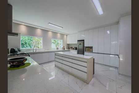 Casa à venda com 550m², 5 quartos e 6 vagas