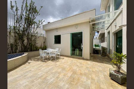 Casa à venda com 550m², 5 quartos e 6 vagas