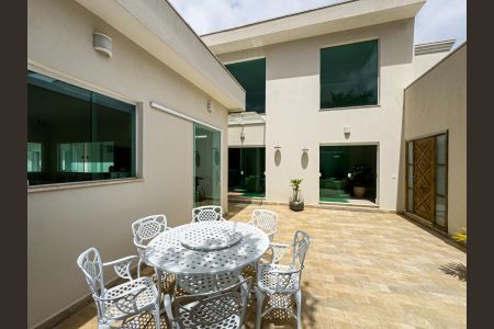 Casa à venda com 550m², 5 quartos e 6 vagas