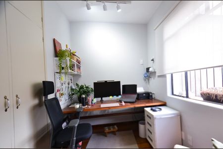 Casa à venda com 320m², 3 quartos e 5 vagas Casa à venda com 320m², 3 quartos e 5 vagasEscritório