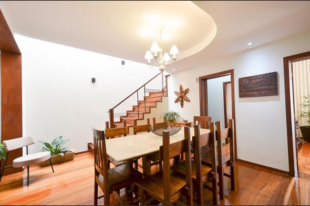 Casa à venda com 320m², 3 quartos e 5 vagas Casa à venda com 320m², 3 quartos e 5 vagasSala de Jantar