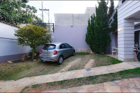 Casa à venda com 320m², 3 quartos e 5 vagas Casa à venda com 320m², 3 quartos e 5 vagasGaragem