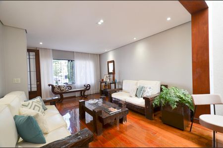 Casa à venda com 320m², 3 quartos e 5 vagas Casa à venda com 320m², 3 quartos e 5 vagasSala