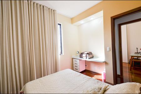 Casa à venda com 320m², 3 quartos e 5 vagas Casa à venda com 320m², 3 quartos e 5 vagasQuarto 1