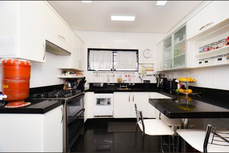 Casa à venda com 320m², 3 quartos e 5 vagas Casa à venda com 320m², 3 quartos e 5 vagasCozinha