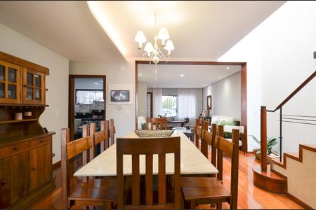 Casa à venda com 320m², 3 quartos e 5 vagas Casa à venda com 320m², 3 quartos e 5 vagasSala de Jantar