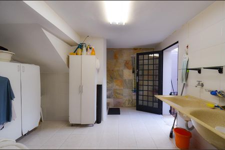 Casa à venda com 320m², 3 quartos e 5 vagas Casa à venda com 320m², 3 quartos e 5 vagasÁrea de Serviço