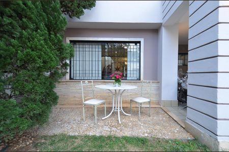 Casa à venda com 320m², 3 quartos e 5 vagas Casa à venda com 320m², 3 quartos e 5 vagasÁrea Externa