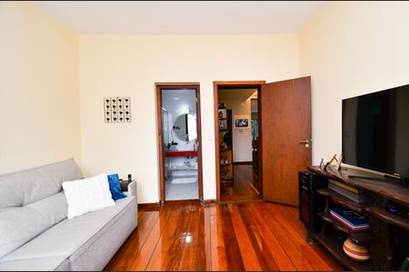 Casa à venda com 320m², 3 quartos e 5 vagas Casa à venda com 320m², 3 quartos e 5 vagasSala de TV