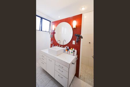 Casa à venda com 320m², 3 quartos e 5 vagas Casa à venda com 320m², 3 quartos e 5 vagasBanheiro 1