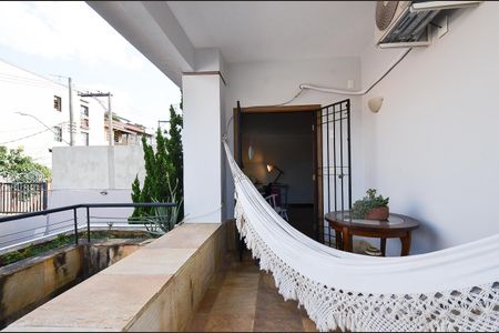 Casa à venda com 320m², 3 quartos e 5 vagas Casa à venda com 320m², 3 quartos e 5 vagasVaranda da Suíte