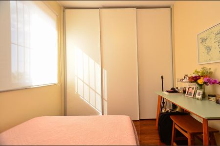 Casa à venda com 320m², 3 quartos e 5 vagas Casa à venda com 320m², 3 quartos e 5 vagasQuarto 2