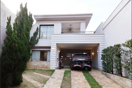 Casa à venda com 320m², 3 quartos e 5 vagas Casa à venda com 320m², 3 quartos e 5 vagasGaragem