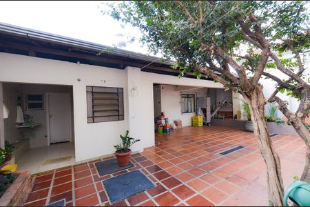 Casa à venda com 320m², 3 quartos e 5 vagas Casa à venda com 320m², 3 quartos e 5 vagasÁrea Externa