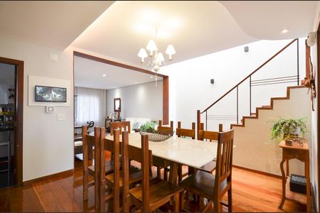 Casa à venda com 320m², 3 quartos e 5 vagas Casa à venda com 320m², 3 quartos e 5 vagasSala de Jantar