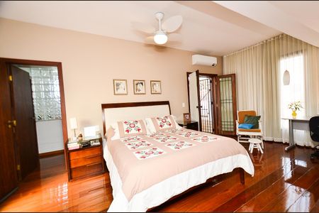 Casa à venda com 320m², 3 quartos e 5 vagas Casa à venda com 320m², 3 quartos e 5 vagasSuíte 3