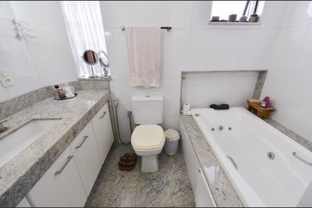 Casa à venda com 320m², 3 quartos e 5 vagas Casa à venda com 320m², 3 quartos e 5 vagasBanheiro da Suíte