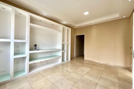 Sala de casa à venda com 4 quartos, 180m² em Conjunto Residencial Jardim Canaã, São Paulo