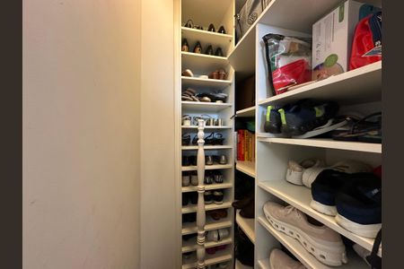 Apartamento à venda com 70m², 2 quartos e 1 vaga Apartamento à venda com 70m², 2 quartos e 1 vagaCloset do quarto