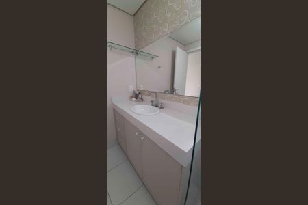 Apartamento à venda com 113m², 3 quartos e 2 vagas Apartamento à venda com 113m², 3 quartos e 2 vagasBanheiro da Suíte 1