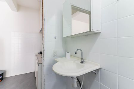 Banheiro de casa para alugar com 1 quarto, 25m² em Vila Butantã, São Paulo