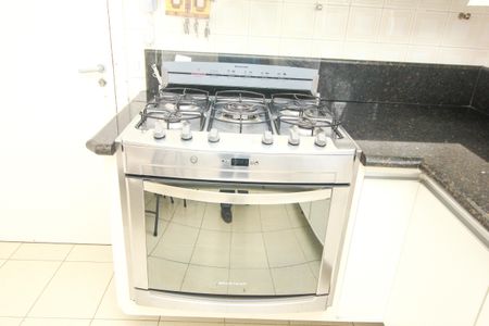 Apartamento à venda com 160m², 4 quartos e 2 vagas Apartamento à venda com 160m², 4 quartos e 2 vagasCozinha