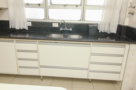 Apartamento à venda com 160m², 4 quartos e 2 vagas Apartamento à venda com 160m², 4 quartos e 2 vagasCozinha