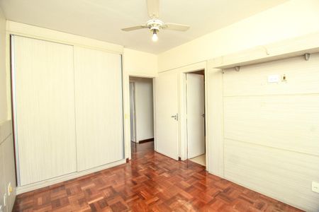 Apartamento à venda com 160m², 4 quartos e 2 vagas Apartamento à venda com 160m², 4 quartos e 2 vagasSuíte