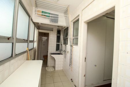 Apartamento à venda com 160m², 4 quartos e 2 vagas Apartamento à venda com 160m², 4 quartos e 2 vagasÁrea de Serviço