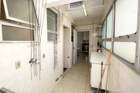 Apartamento à venda com 160m², 4 quartos e 2 vagas Apartamento à venda com 160m², 4 quartos e 2 vagasÁrea de Serviço