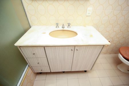 Apartamento à venda com 160m², 4 quartos e 2 vagas Apartamento à venda com 160m², 4 quartos e 2 vagasBanheiro da Suíte