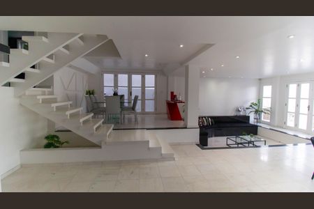 Sala de casa de condomínio para alugar com 5 quartos, 440m² em São Francisco, Niterói