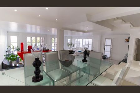 Sala de casa de condomínio para alugar com 5 quartos, 440m² em São Francisco, Niterói