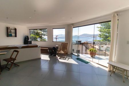 Sala de casa à venda com 3 quartos, 164m² em Itaipu, Niterói