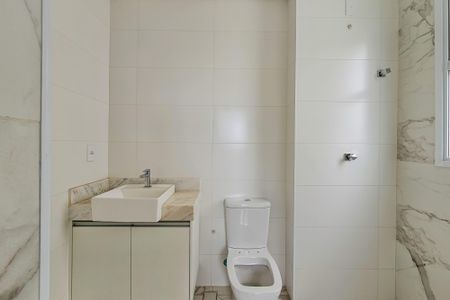 Apartamento à venda com 72m², 2 quartos e 2 vagas Apartamento à venda com 72m², 2 quartos e 2 vagasBanheiro da Suíte 1